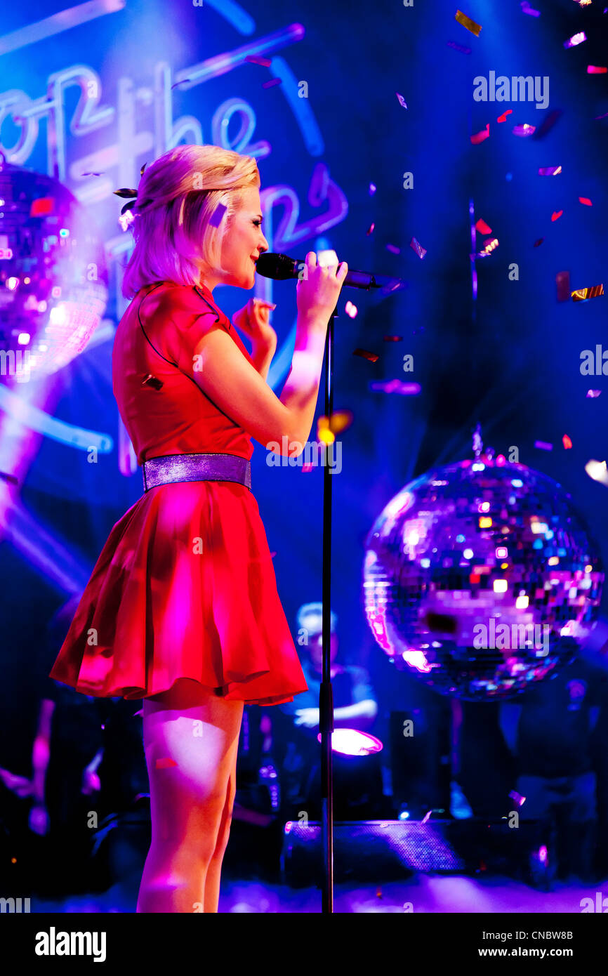Britische Sängerin Pixie Lott auf BBC Television "Top of the Pops" Dezember 2011. PER0169 Stockfoto