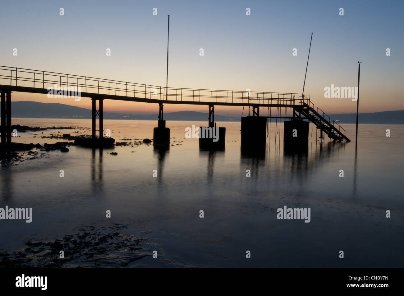 Pier bei Sonnenuntergang Stockfoto