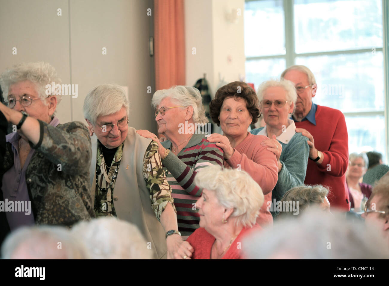 Ältere Menschen Tanzen Stockfotos und -bilder Kaufen - Alamy