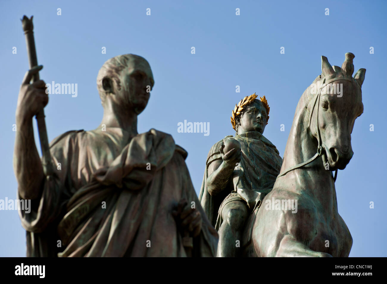 Frankreich, Corse du Sud, Ajaccio, Bronze-Denkmal von Napoleon als der römische Kaiser und seinen vier Brüdern auf General de Gaulle Stockfoto