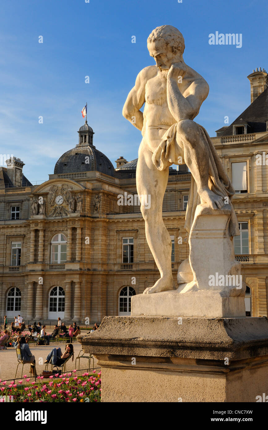 Frankreich, Paris, Jardin du Luxembourg (Jardin du Luxembourg), Statue, Marius darstellt steht auf den Ruinen von Karthago durch Stockfoto