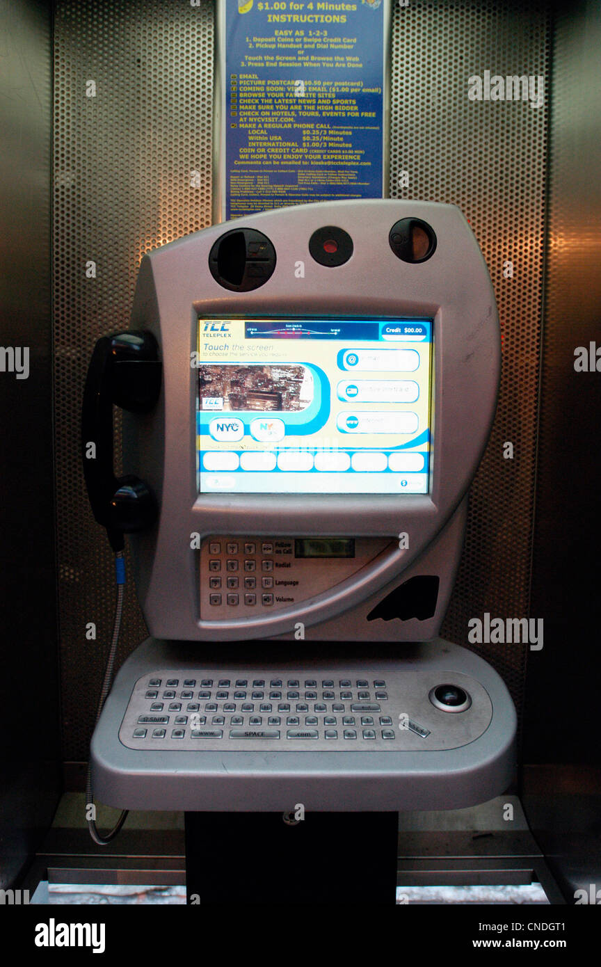 Eine neu eingeführte Internet-Telefonzelle im New Yorker East Village Stockfoto