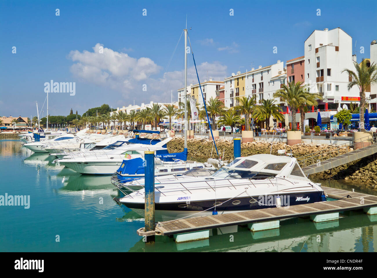Vilamoura Marina Komplex mit Yachten und kleine Boote Algarve Portugal EU Europa Stockfoto