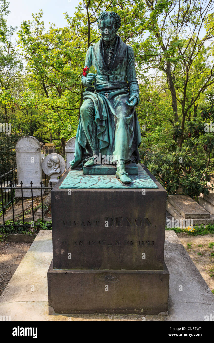 Das Grab von Vivant Denon, dem ersten Direktor des Louvre-Museums auf dem Friedhof Père Lachaise, Paris Stockfoto