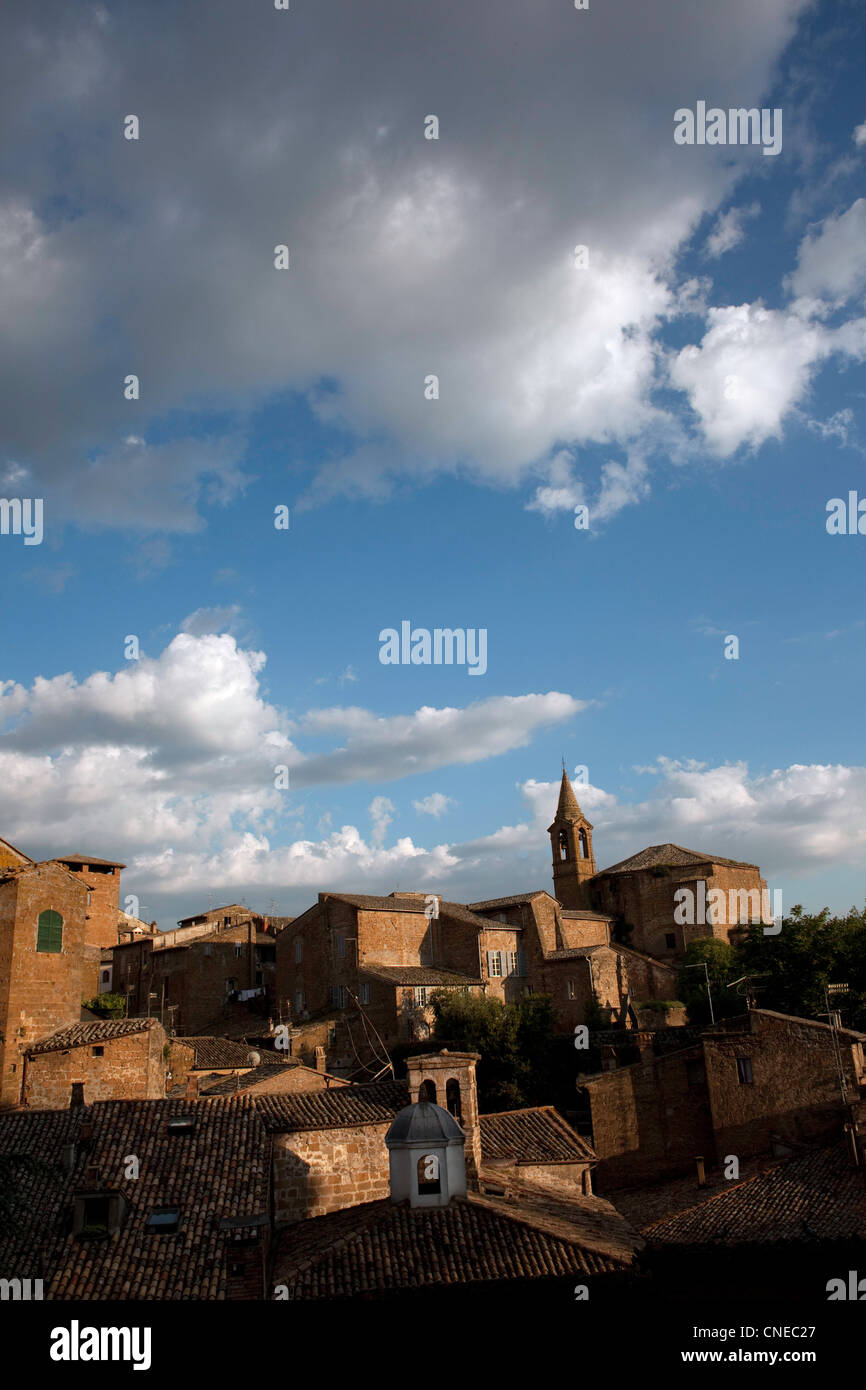 Blick auf das mittelalterliche Viertel in der umbrischen Stadt Orvieto, Italien Stockfoto