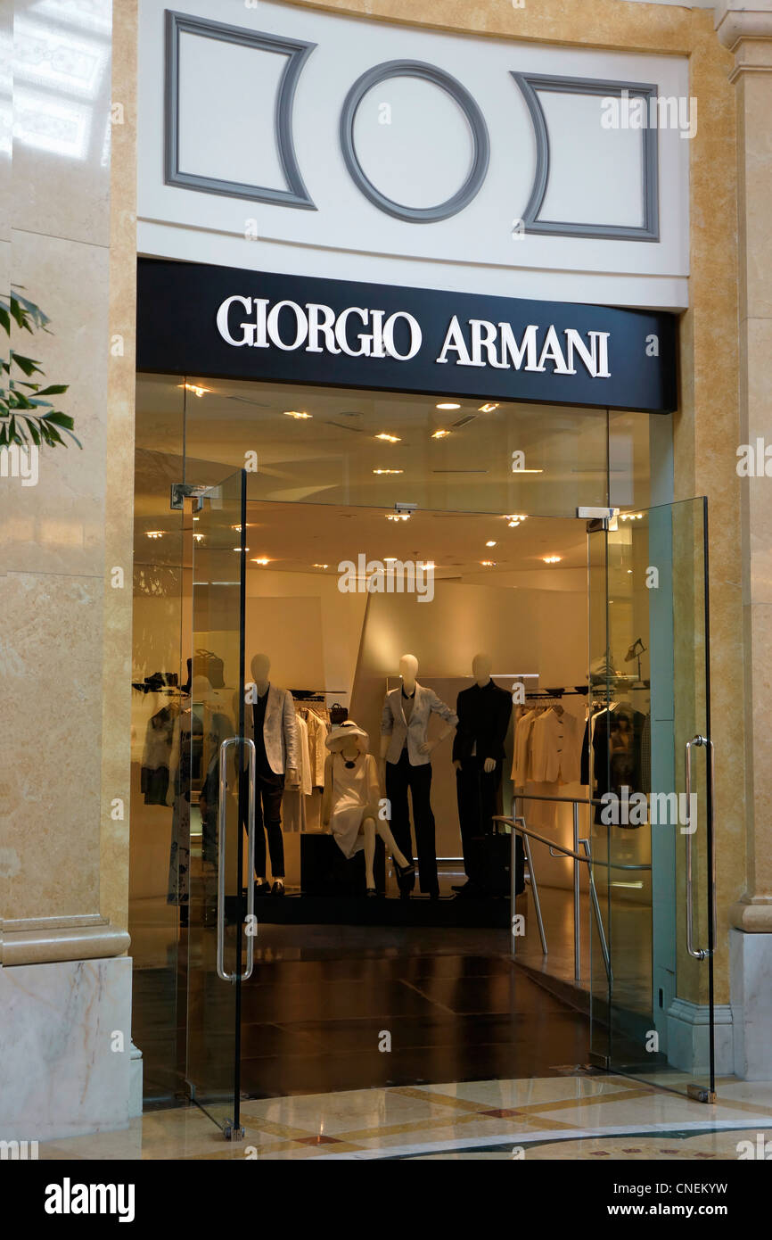 Eingang zum Giorgio Armani Store Stockfoto