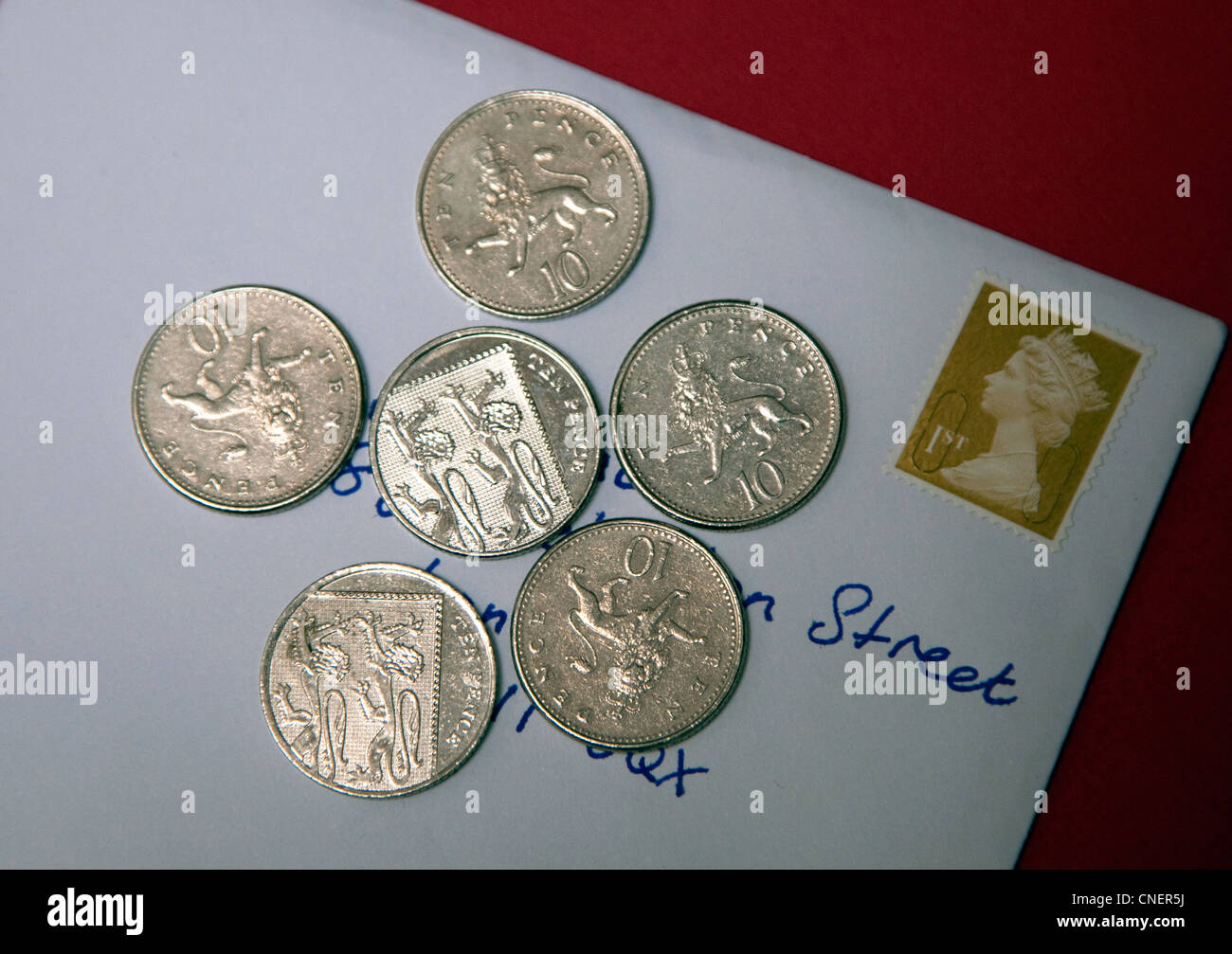 Briefmarke für 1. Klasse-Brief kostet 60 Cent vom 30. April 2012, London Stockfoto