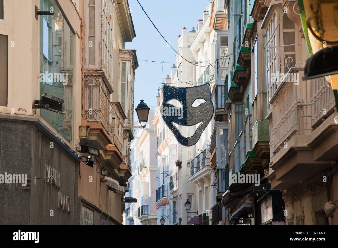 Karnevalsmaske in einer Straße in Cadiz, Andalusien, Spanien Stockfoto