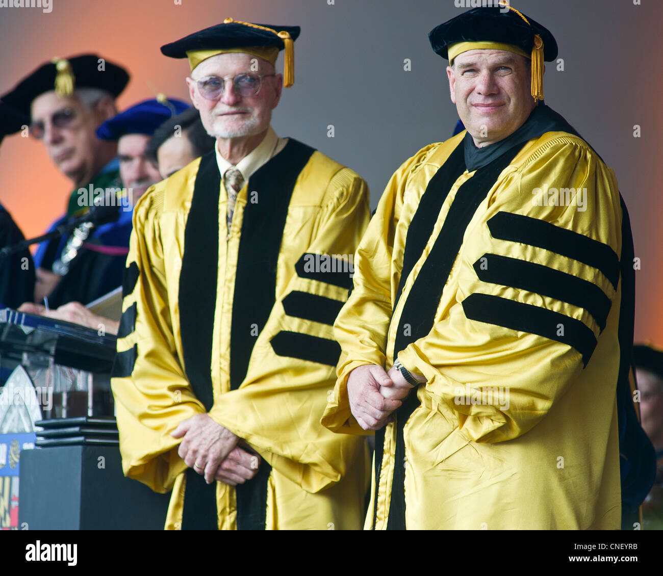 Johns Hopkins University Abschluss 2011 in Baltimore John Barth und David Simon Stockfoto