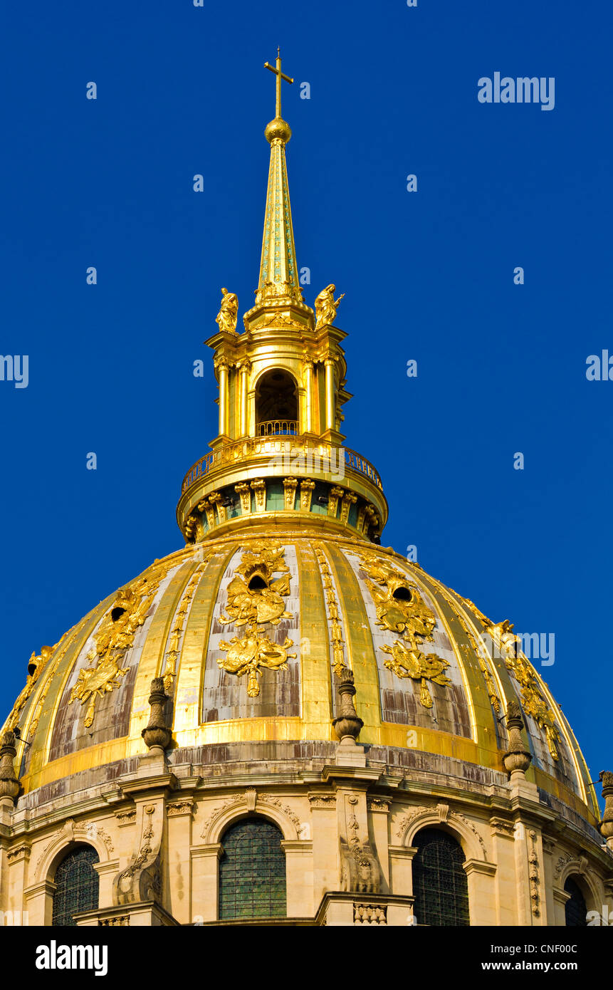 Goldhaube auf die Kapelle Saint-Louis (Grabstätte Napoleons), Les Invalides, Paris, Frankreich Stockfoto