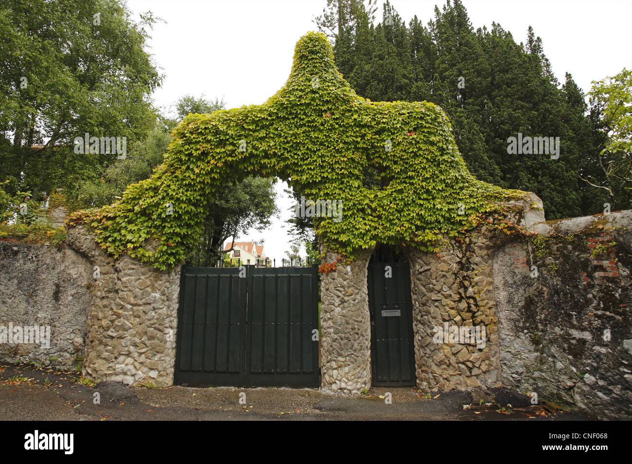 Puerta de Moro (Puerta de Los Pájaros) von Gaudi, Comillas, Kantabrien, Spanien Stockfoto