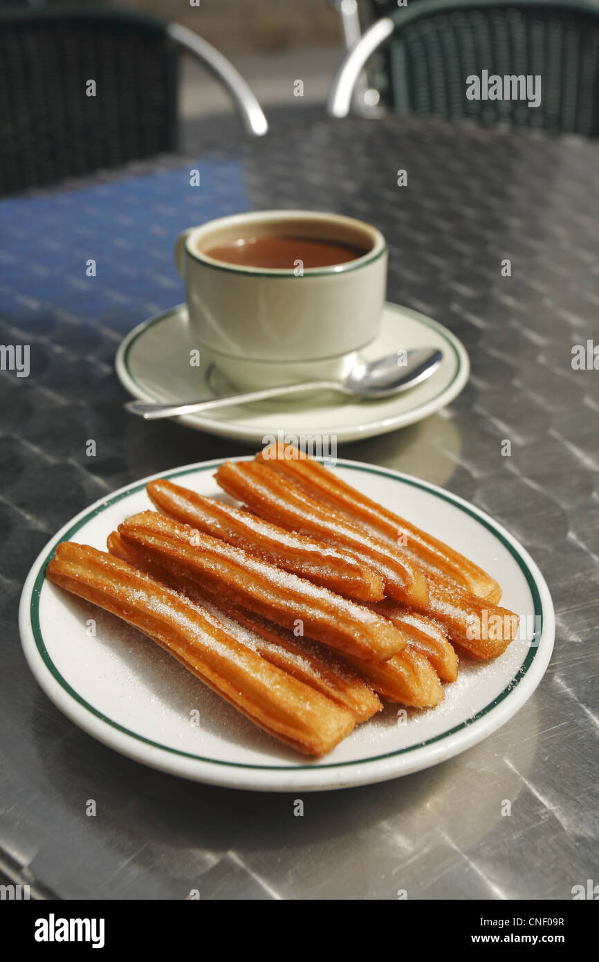 Churros und Schokolade, Spanien Stockfoto