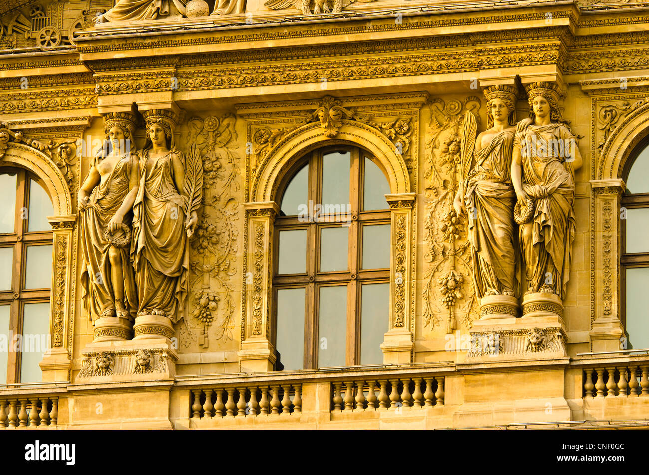 Detail der Statue im Louvre-Palast, Louvre Museum, Paris, France Stockfoto