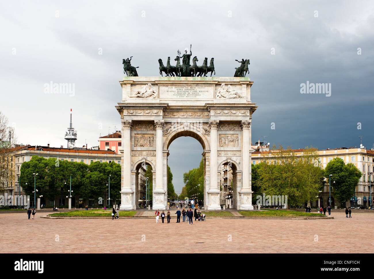 Mailand - 7. April 2012: Neoklassische Arco della Pace in der Nähe von Parco Sempione in Mailand. Stockfoto