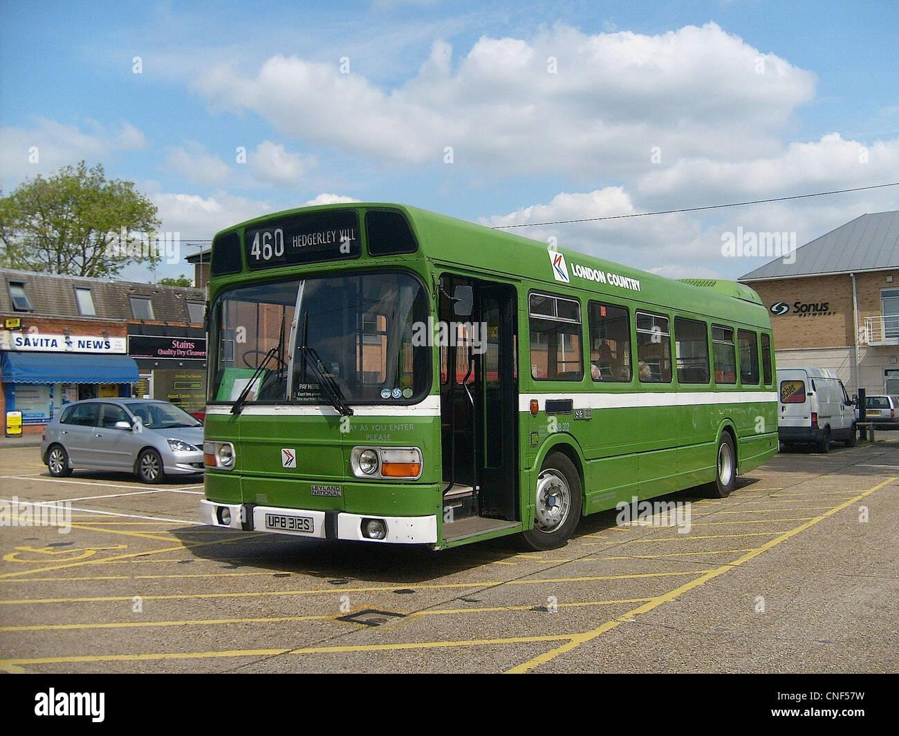 London-Land-SNB312 an Staines Schiene Station, während dem 2009 Slough und Windsor klassischen Bus laufen Tag Stockfoto