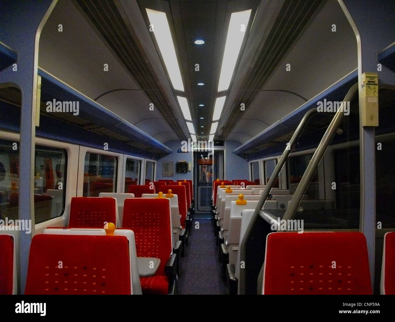 Das Innere des Standard-Klasse an Bord einer East Midlands Züge renoviert Mark 3 Trailer Standard HST Wagen. Stockfoto