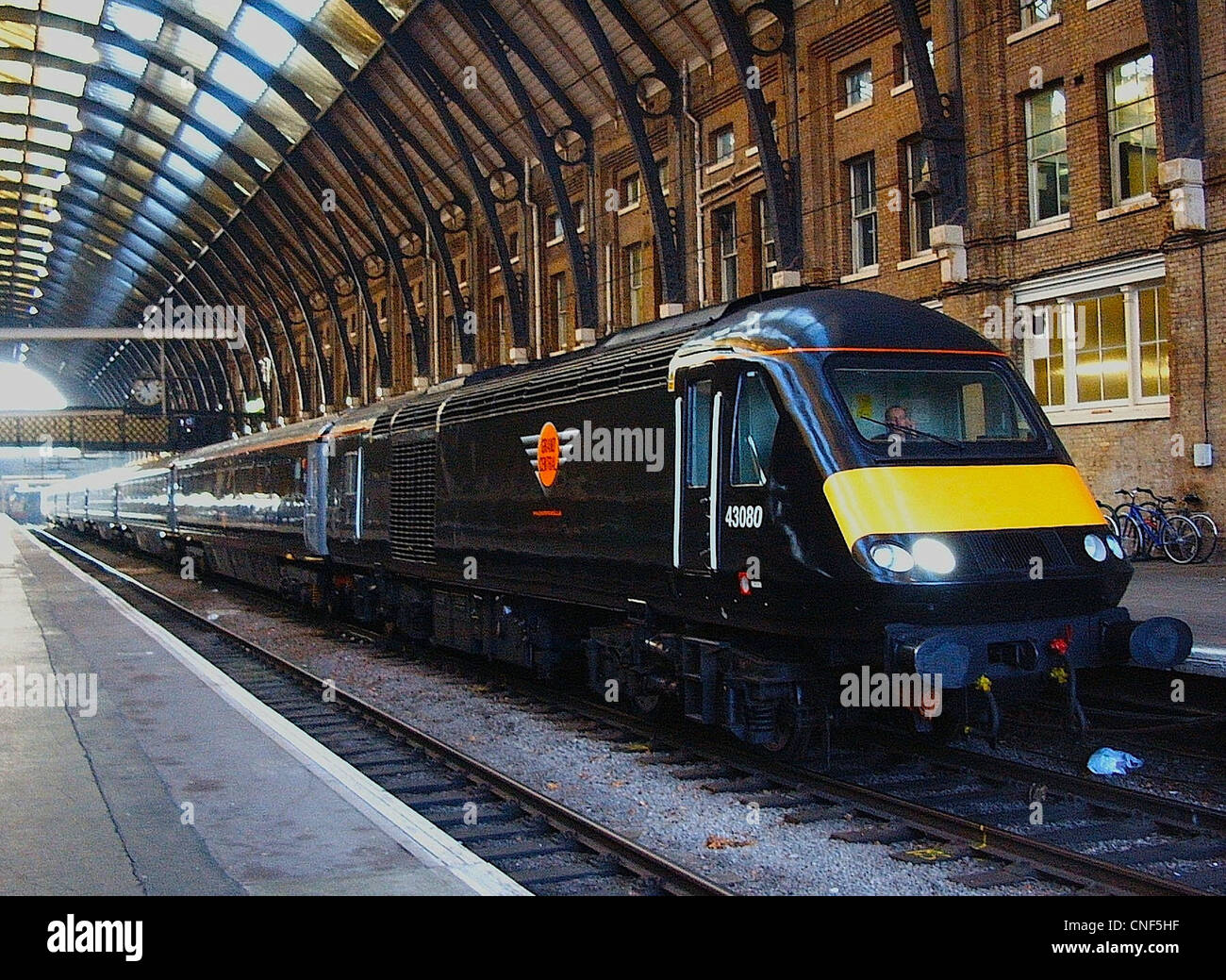 Der ersten öffentlichen Zug von Grand Central betrieben werden ist am London Kings Cross am 18. Dezember 2007 gesehen. Stockfoto