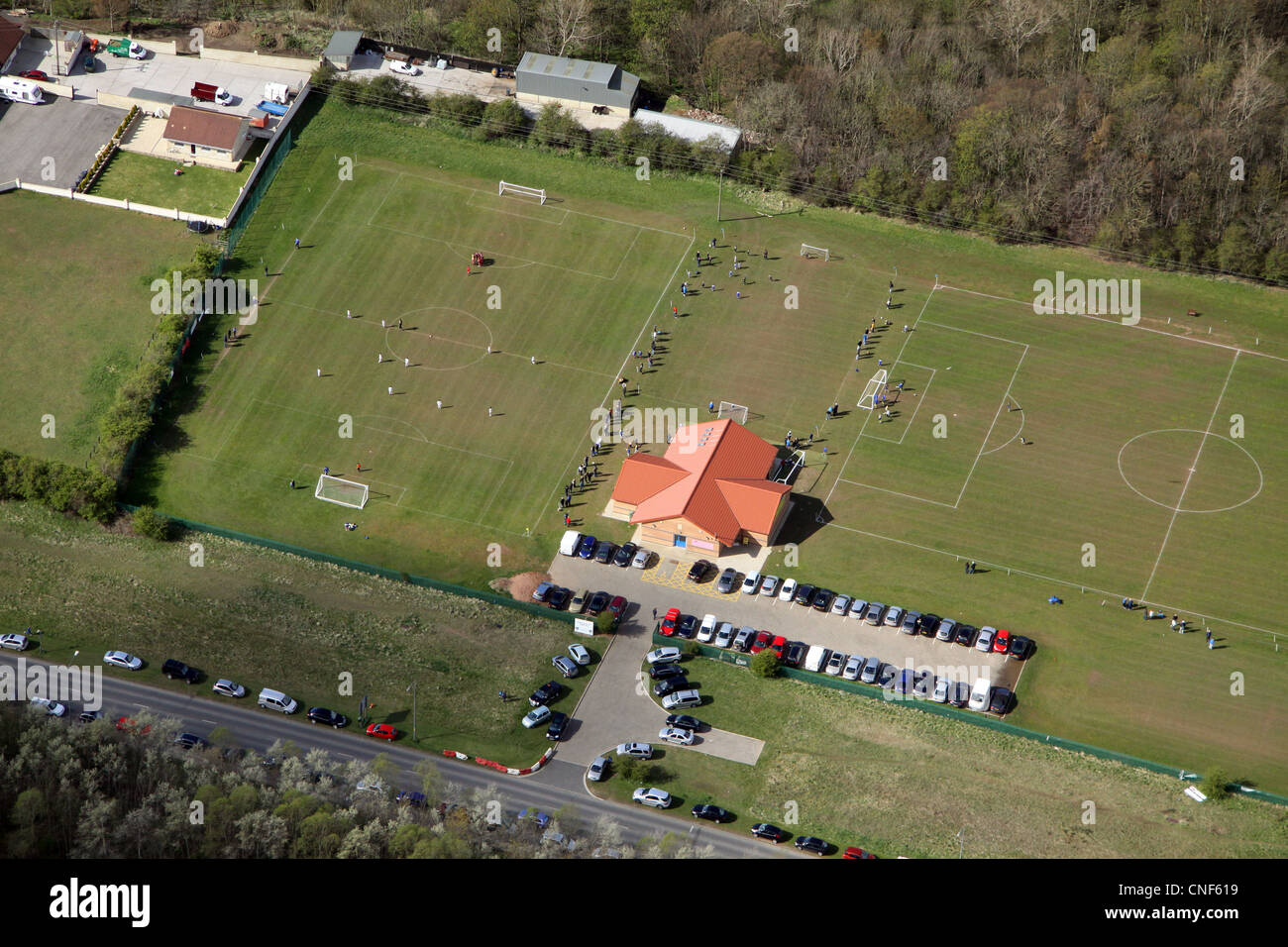 Luftbild des Sonntagmorgen Fußballs im Tibs Football Club, Thornaby, Stockton on Tees Stockfoto