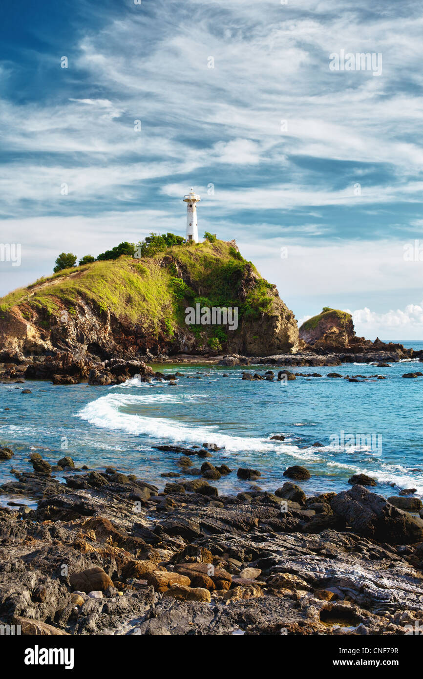 Leuchtturm auf einer Klippe, Koh Lanta, Krabi, Thailand Stockfoto