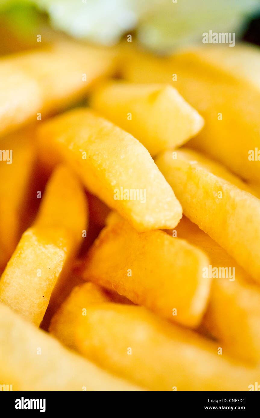 Schuss von Pommes frites, Kartoffeln essen hautnah. Für Lebensmittel oder Gesundheit Konzepte. Stockfoto