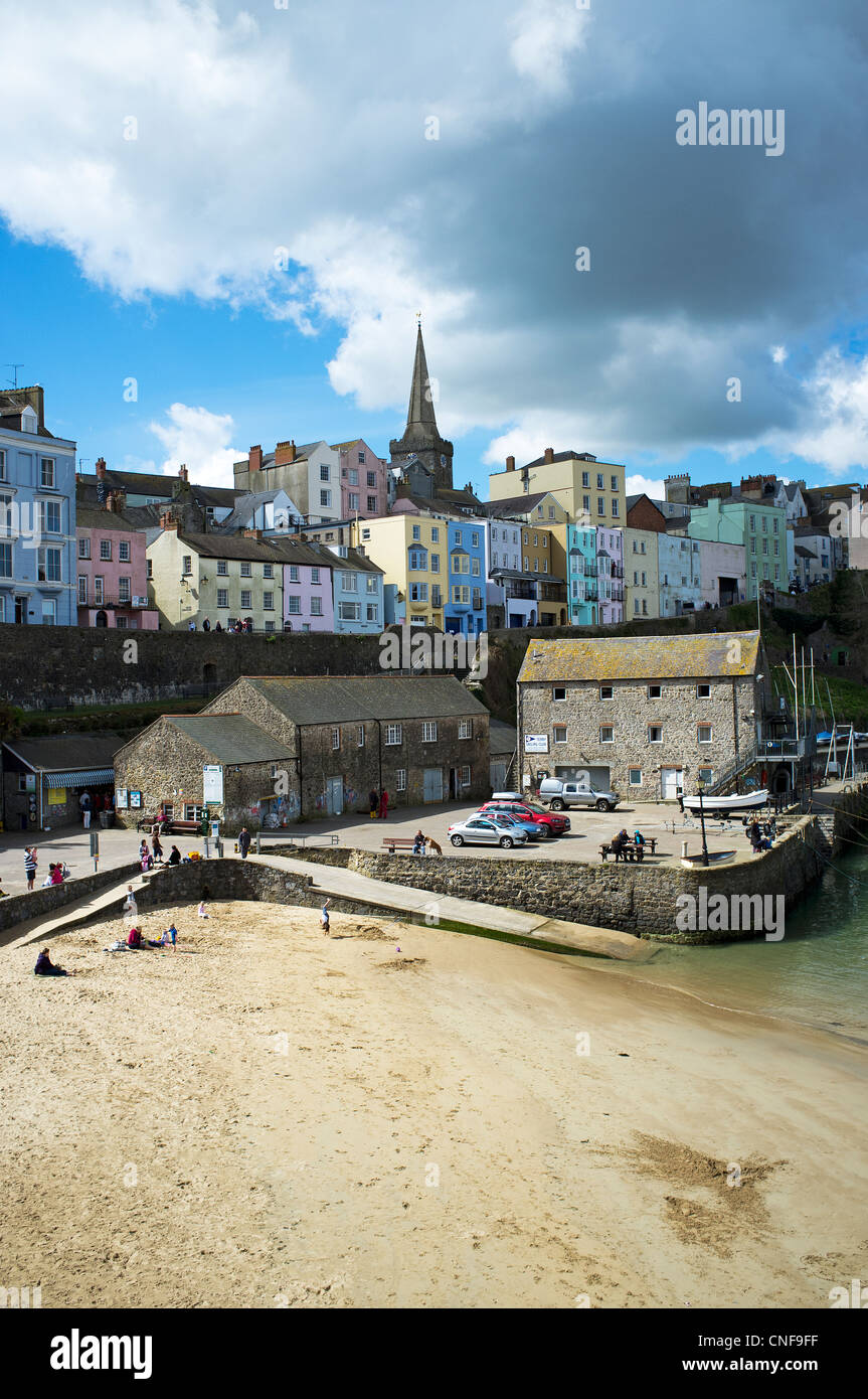 Tenby Stadt und Hafen beliebt Welsh Ferienort Pembrokeshire South Wales UK Stockfoto