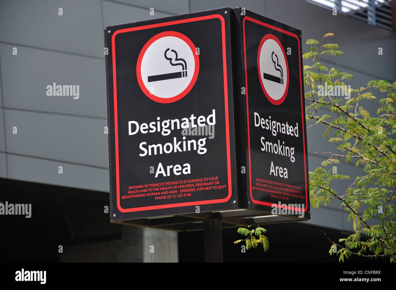 Bezeichneten Raucherzone Schild Or Tambo International Airport Johannesburg Provinz Gauteng Sudafrika Stockfotografie Alamy