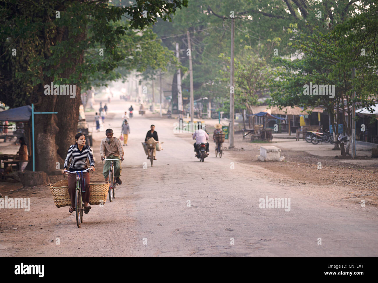 Am frühen Morgen Strassenszene in Hsipaw, Shan-Staat, Burma. Myanmar Stockfoto