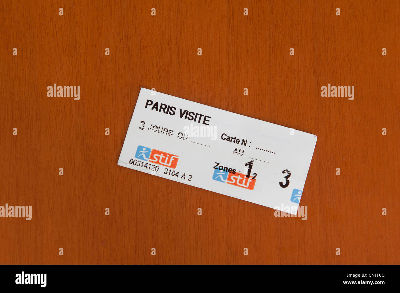 Das ticket Abonnement der städtischen Verkehrsmittel in Paris. Stockfoto