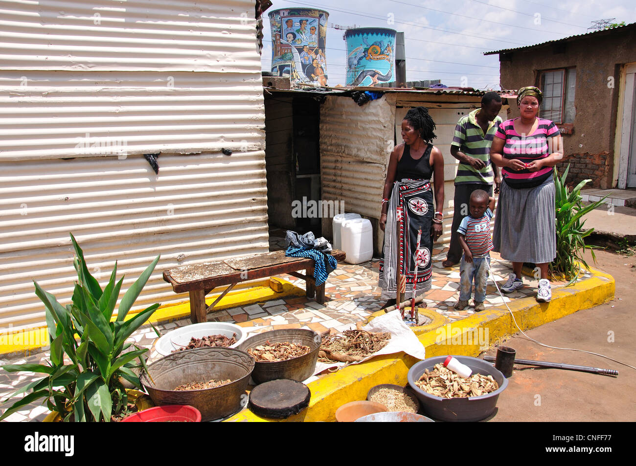 Familiengruppe im Township Soweto, Johannesburg, Provinz Gauteng, Südafrika Stockfoto
