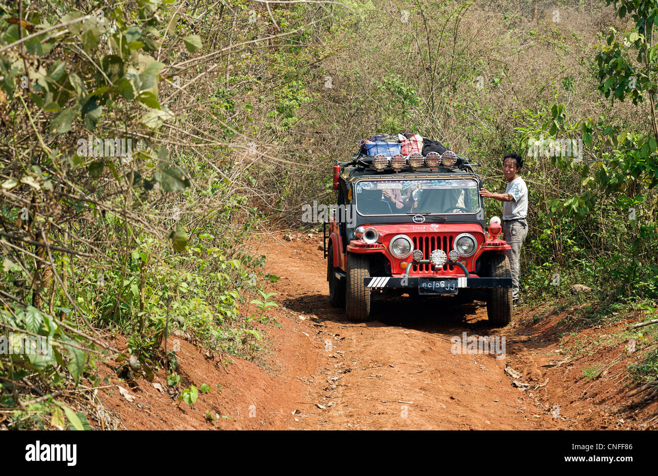 Myanmar-Jeep. Auf eine US-Armee-Jeep, mit einem Vintage Chassis gestylt. Burma Stockfoto