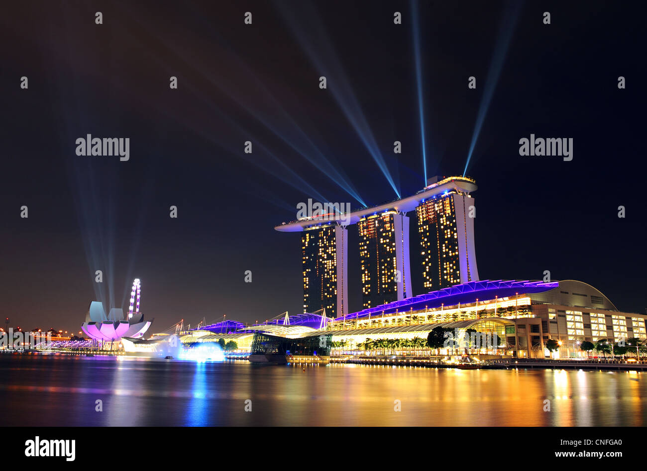 Das Marina Bay Sands Hotel, Casino und Einkaufszentrum an der Marina Bay in Singapur Stockfoto