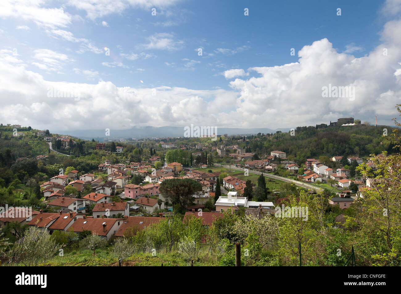 eine Ansicht von Görz aus dem Hügel im slowenischen Gebiet Stockfoto