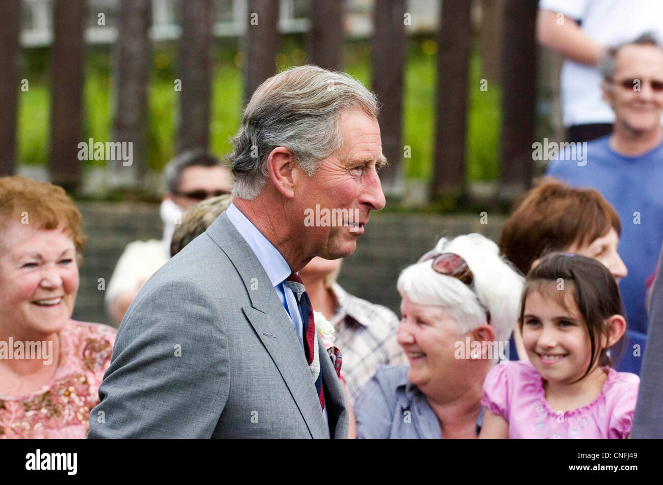 Prinz Charles bei einem königlichen Besuch in Ystradgynlais. Stockfoto