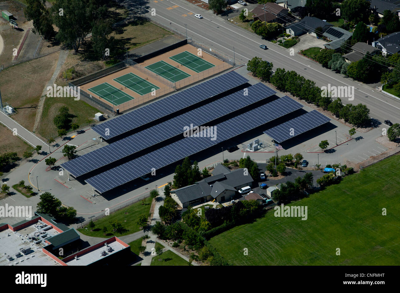 Luftaufnahme Solarpanel Parkplatz Dach Petaluma, Sonoma County, California Stockfoto