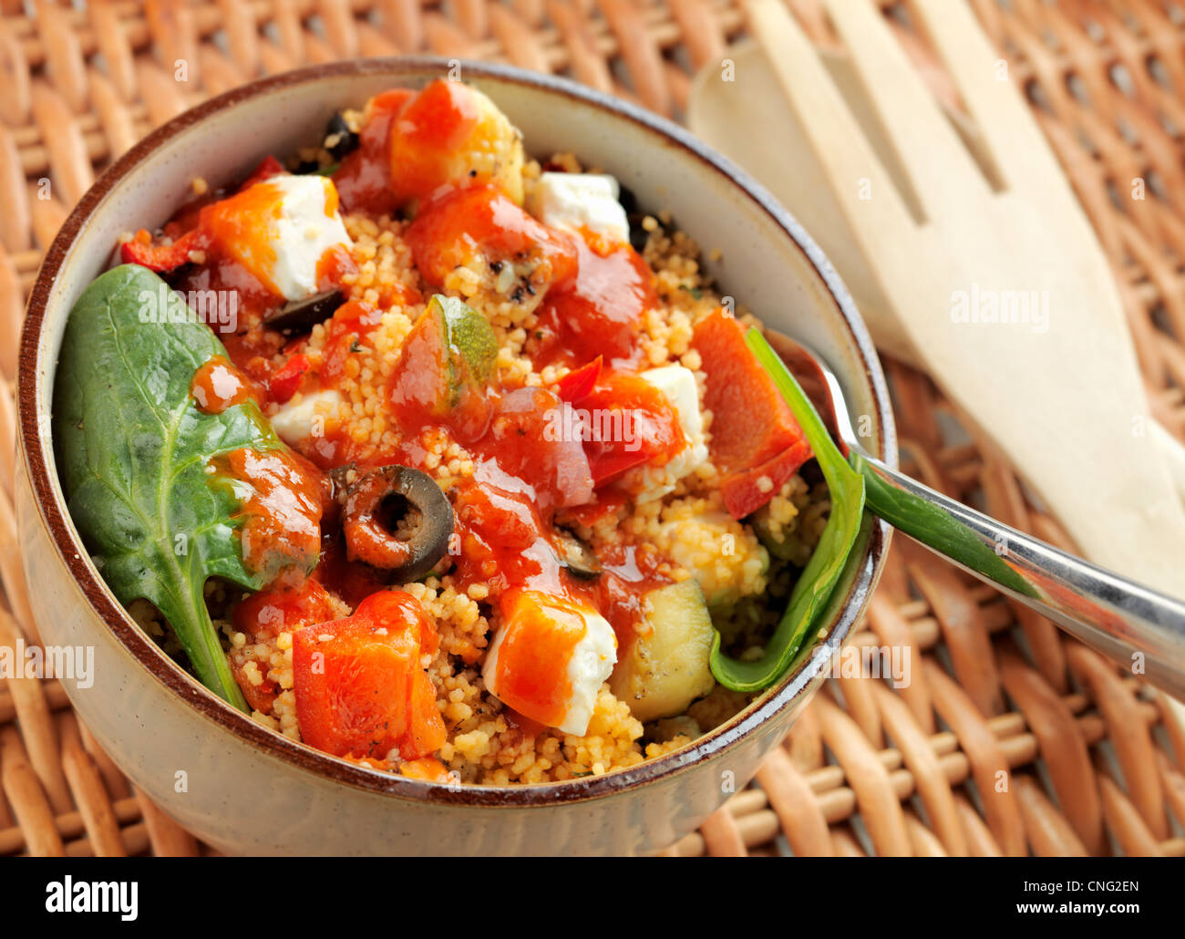 Mittelmeer-Salat mit Chargrilled Gemüse und Spinat mit Balsamico-dressing Stockfoto