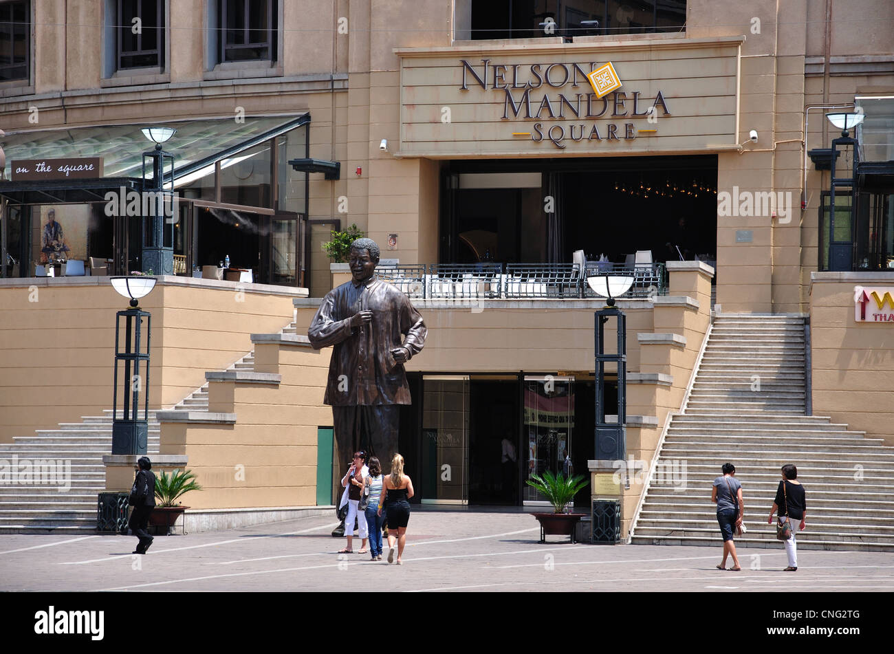Statue von Nelson Mandela, Nelson Mandela Square, Sandton, Johannesburg, Provinz Gauteng, Südafrika Stockfoto