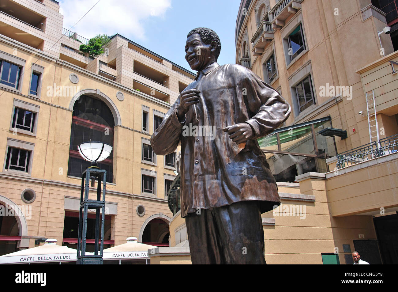 Nelson Mandela Statue in Nelson Mandela Square, CBD, Sandton, Johannesburg, Provinz Gauteng, Südafrika Stockfoto