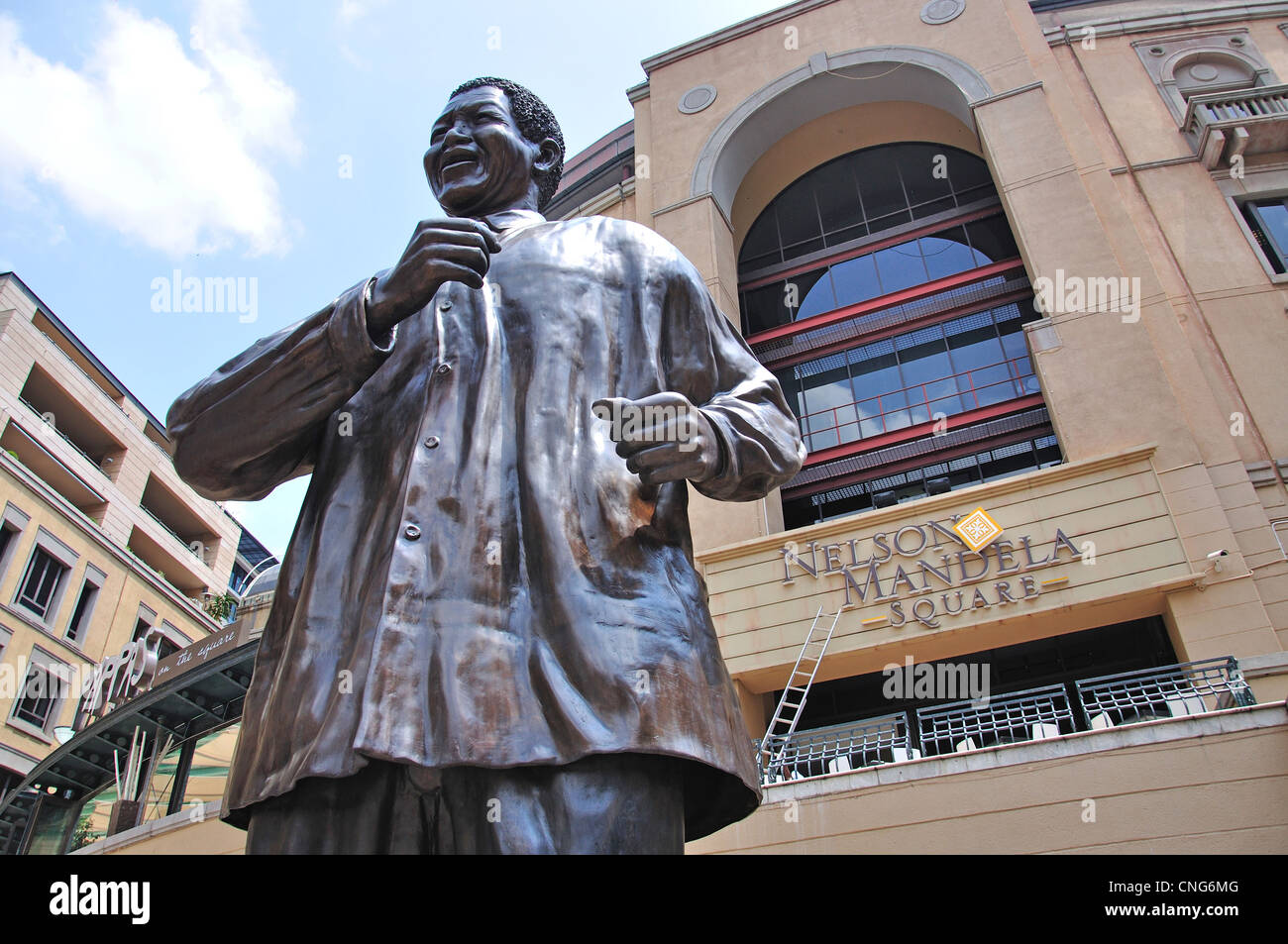 Nelson Mandela Statue in Nelson Mandela Square, CBD, Sandton, Johannesburg, Provinz Gauteng, Südafrika Stockfoto