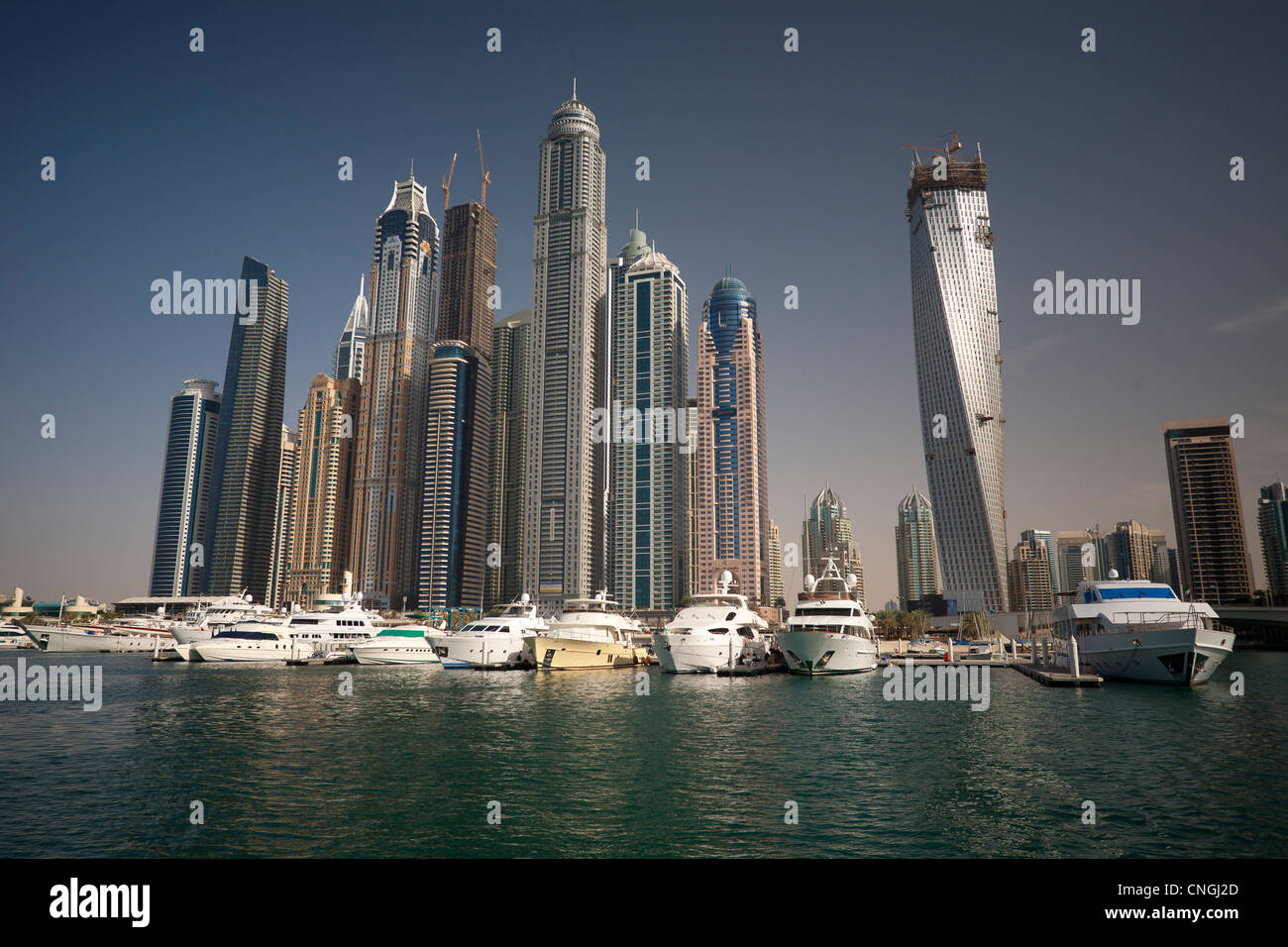 Die Wolkenkratzer des Bereichs "Dubai Marina" (Dubai - Vereinigte Arabische Emirate VAE). Hafen. Stockfoto
