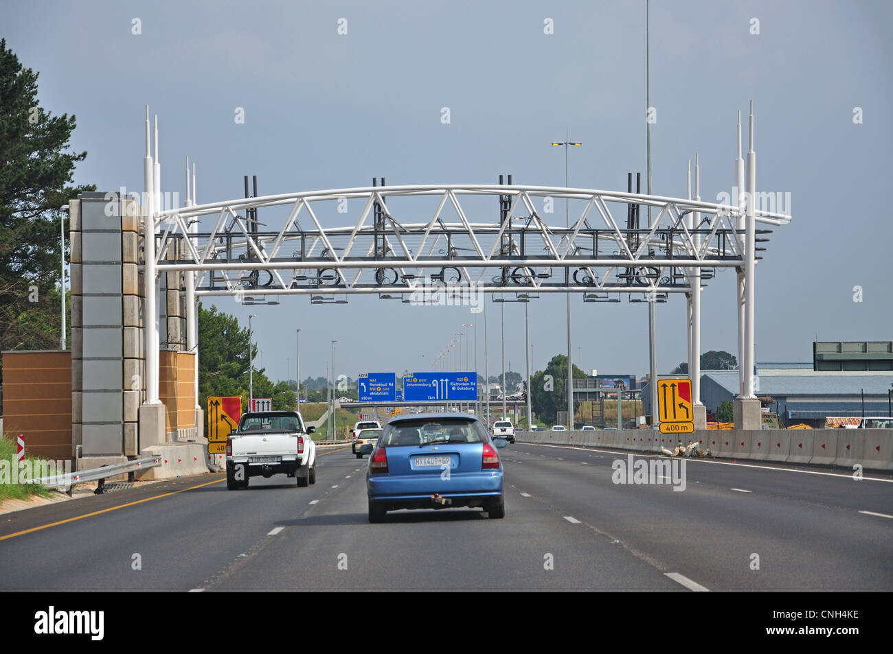 Automatische Nummernschilderkennung (ANPR) auf Autobahn N17 in der Nähe von Boksburg, Provinz Gauteng, Südafrika Stockfoto