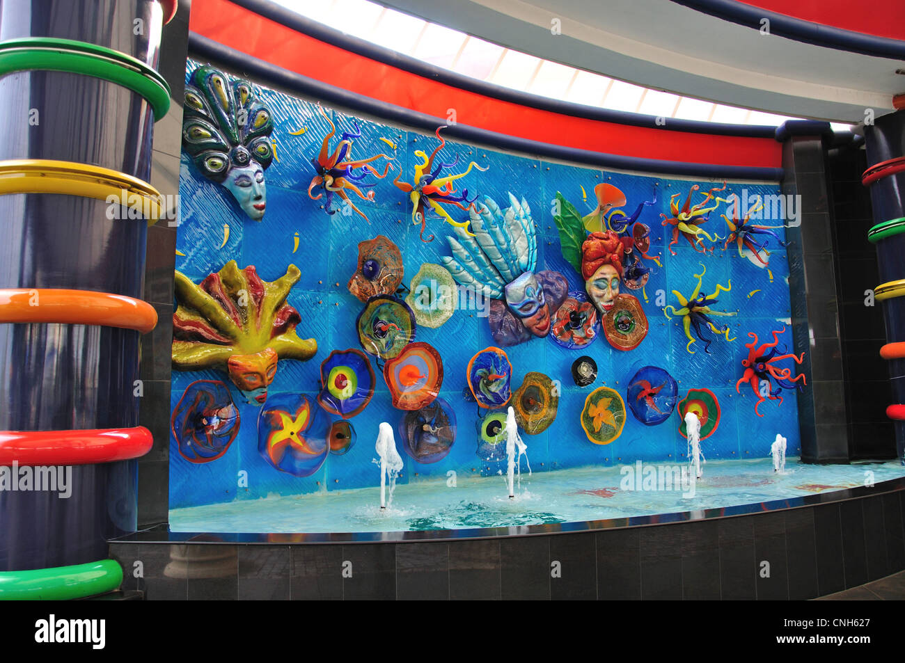 Eingang Meerestieren Brunnen in Carnival City Casino, Brakpan, Provinz Gauteng, Südafrika Stockfoto