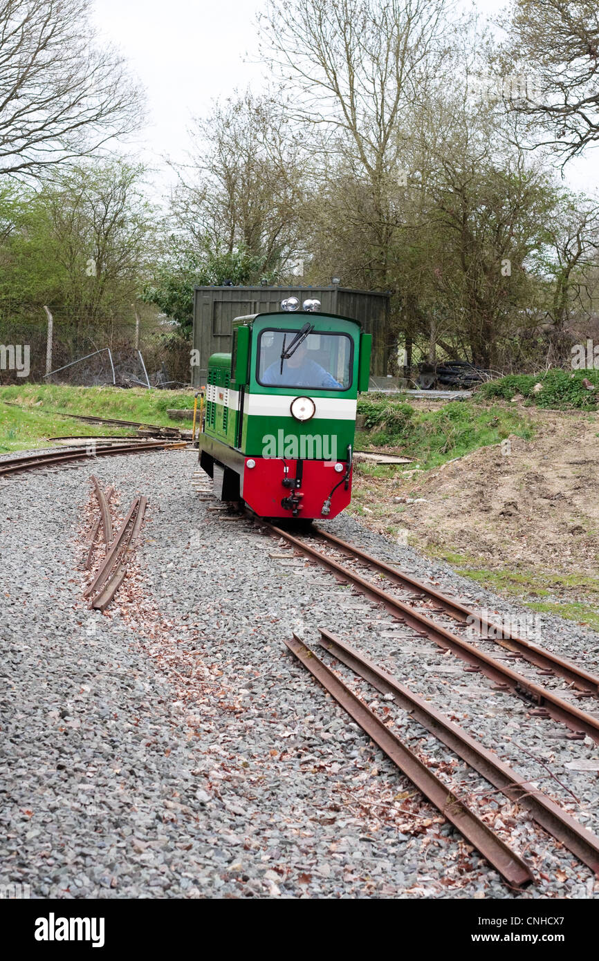 Bayhurst, ein 12 Zoll Spurweite dieselhydraulische Lokomotive der Ruislip Lido Bahn, UK. Stockfoto