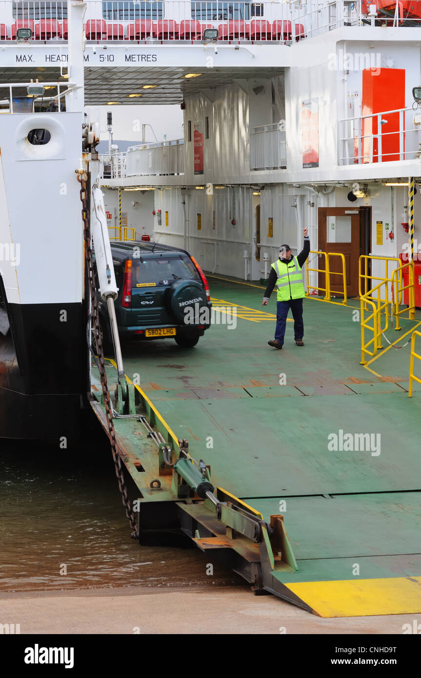 Rollen Sie auf Roll off Fähre verlassen Largs für die Insel Cumbrae und Millport. Stockfoto