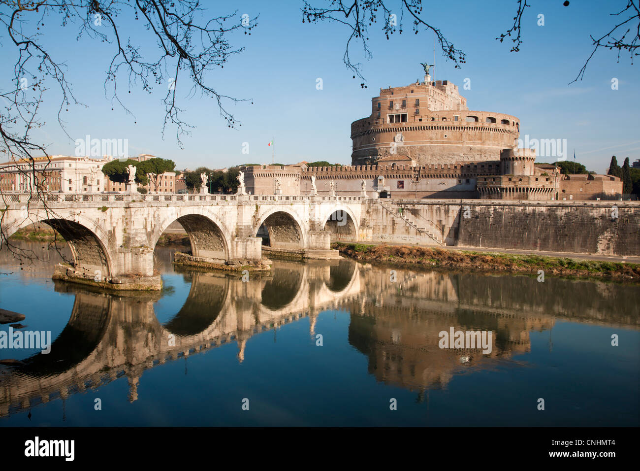 Rom - Engel zu überbrücken und Schloss in Morgen Stockfoto