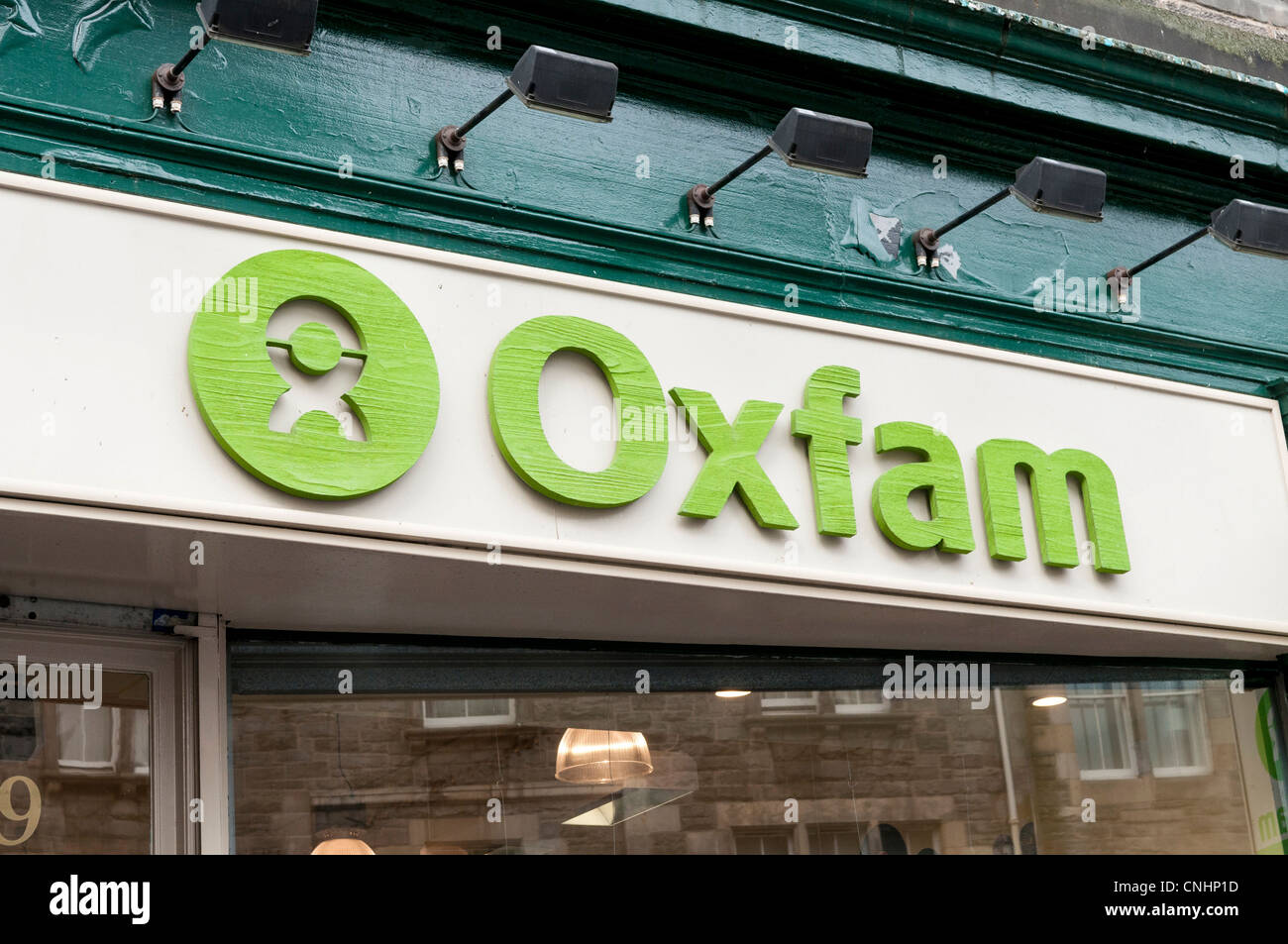 Oxfam Shop anmelden, UK Stockfoto