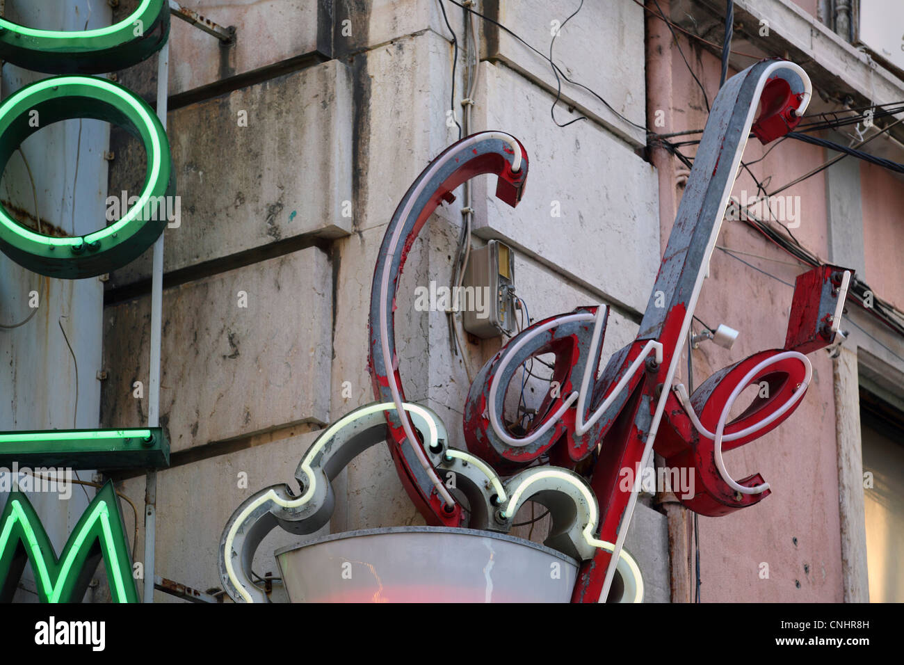 Old fashioned Neon Namen anzeigen Detail außerhalb Café Eisdiele Lissabon, Portugal Stockfoto