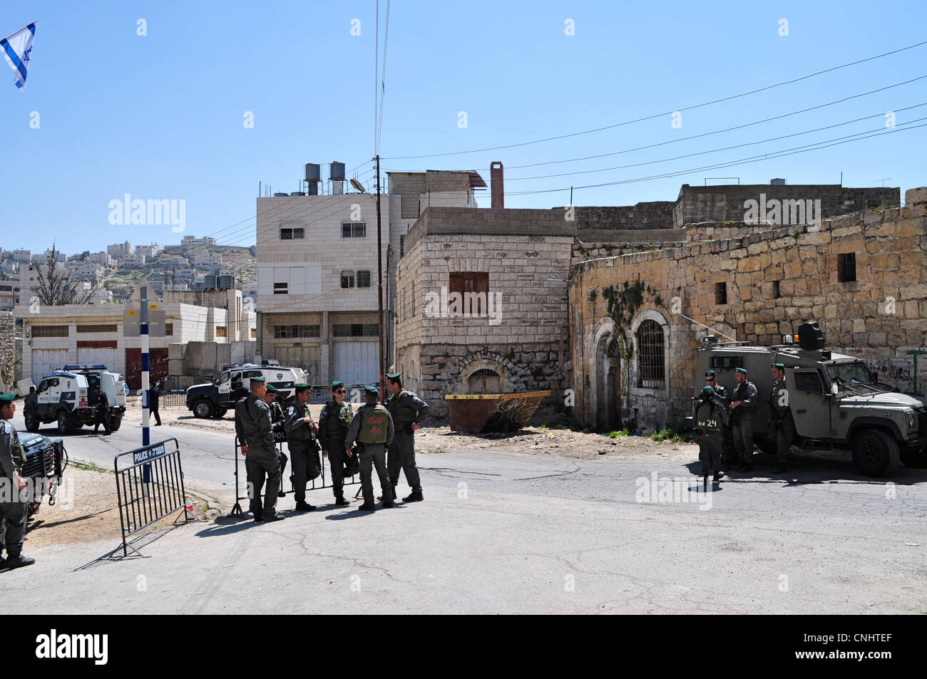Palästinensische Stadt Hebron unter der israelischen Besatzung, Al Shuhhada Street, der Souk, Ibrahim Moschee militarisiert Schule Viertel Stockfoto