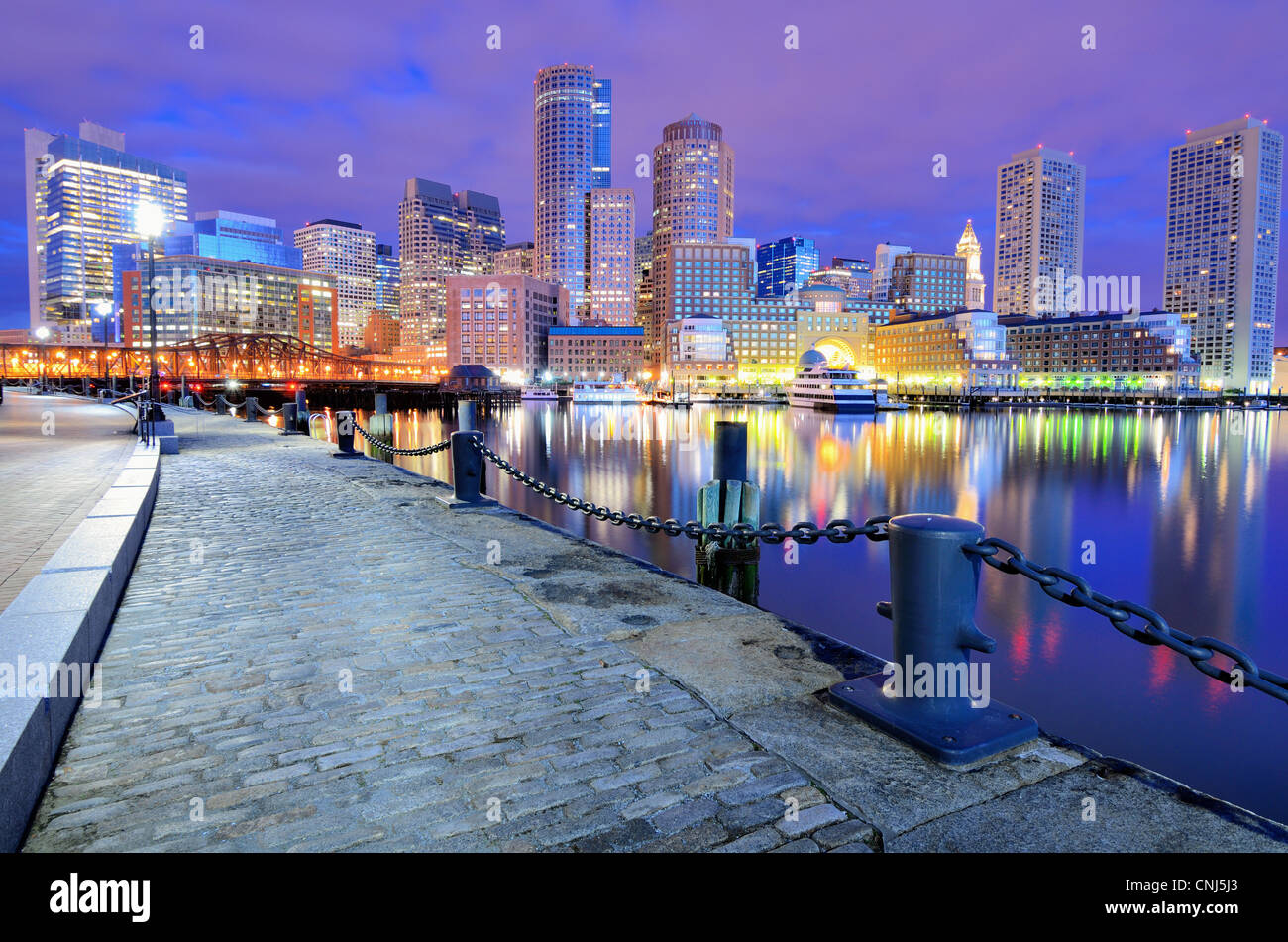 Financial District von Boston, Massachusetts betrachtet von Boston Harbor. Stockfoto
