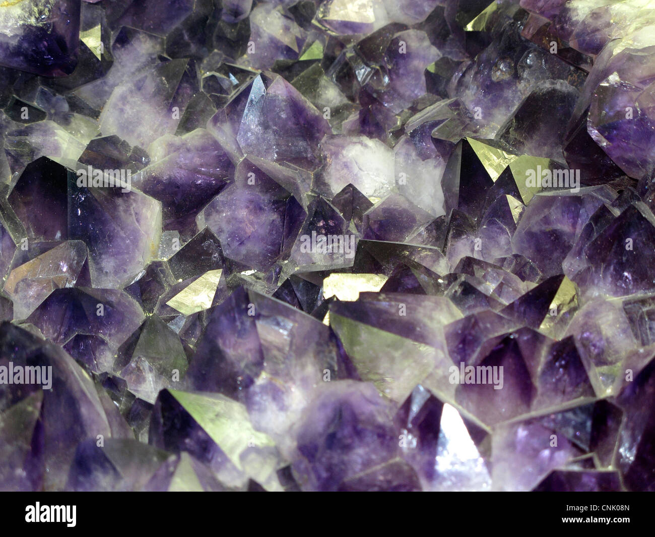 Quarz-violette Farbe Amethyst SiO2 Brasil Stockfoto