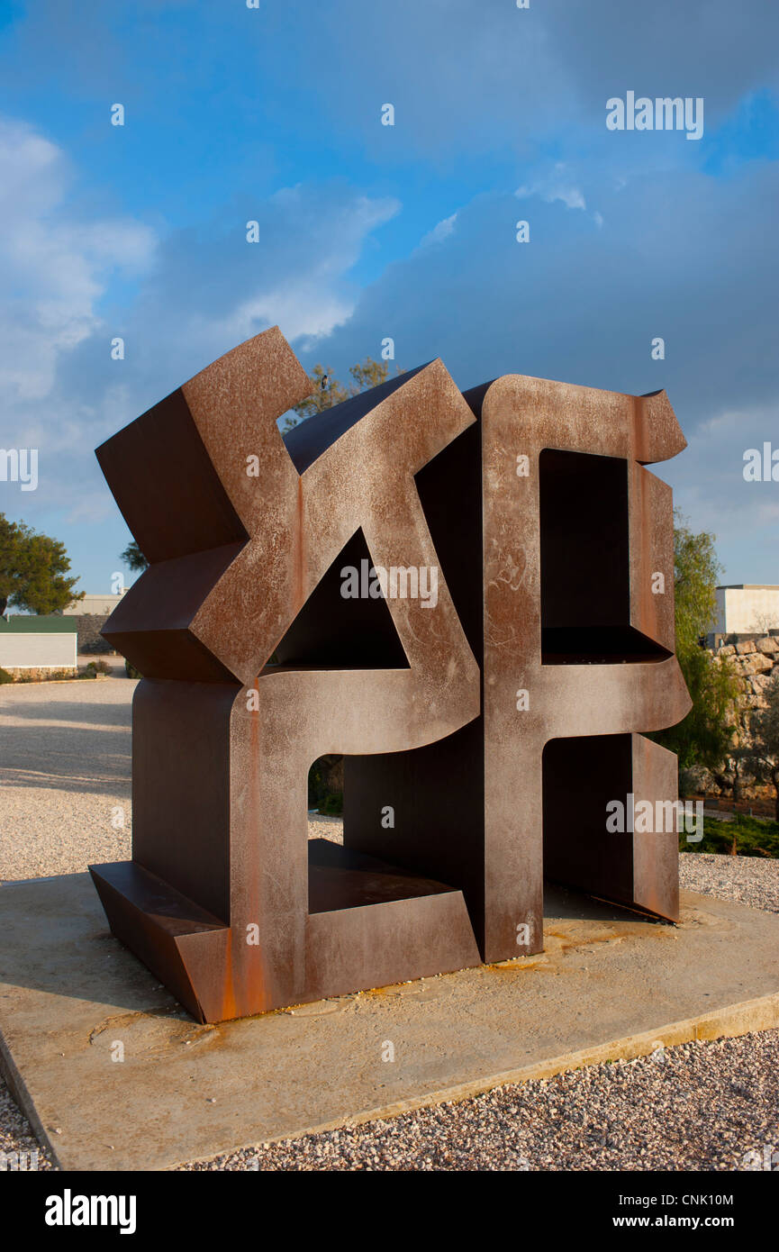 Nahost-Israel - Jerusalem - Israel-Museum, Liebe Ahava im hebräischen Skulptur von Robert Indiana in Stahl Stockfoto